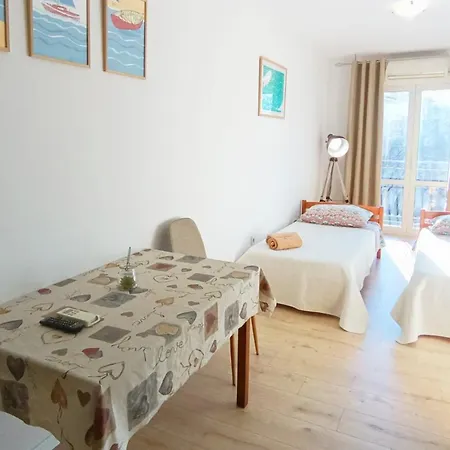 Jelovac アパート