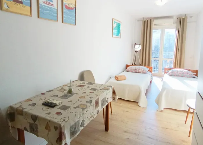 Jelovac アパート